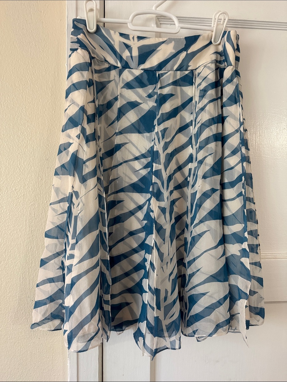 Carmen Marc Valvo Blue and White Leaf Print Midi Circle Skirt